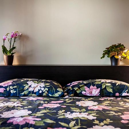 Chic And Freak Atelier Apartment Комо Екстериор снимка