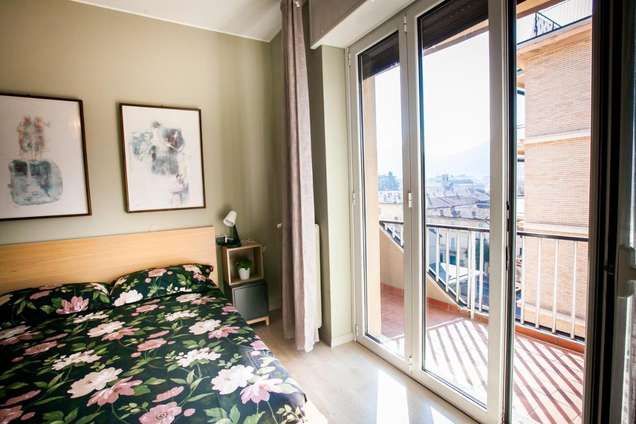 Chic And Freak Atelier Apartment Комо Екстериор снимка