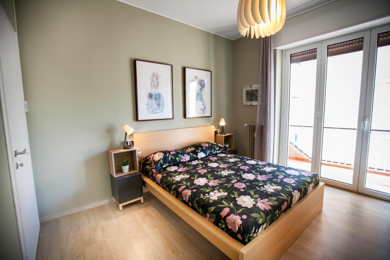 Chic And Freak Atelier Apartment Комо Екстериор снимка