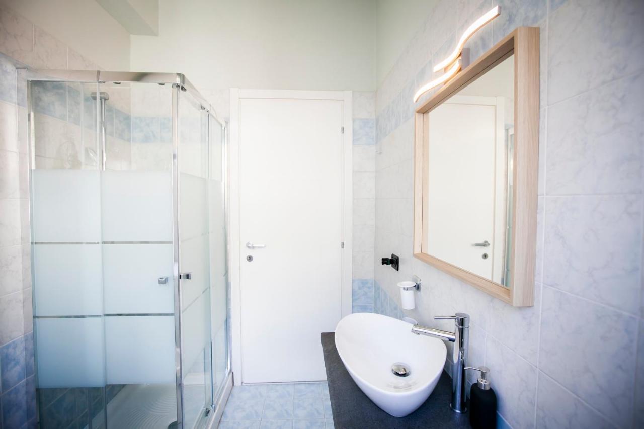 Chic And Freak Atelier Apartment Комо Екстериор снимка