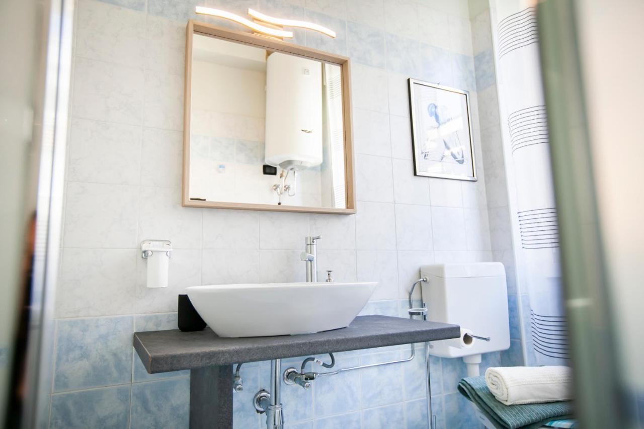 Chic And Freak Atelier Apartment Комо Екстериор снимка